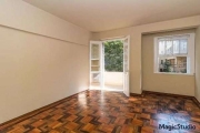 Apartamento de 02 dormitorios , sala ampla com varanda, banheiro social, cozinha com area de servico, armários no banheiro e corredores com portas amplas. Bem localizado, próximo a pontos de interesse