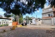 Terreno localizado no Morro Santa Tereza em rua sem saída, com imóveis de medio e alto padrão nas redondezas.&lt;BR&gt;Divisa com o quartel, garantindo segurança em todas as casas da região. Pode ser 