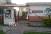 APARTAMENTO, 02 DORMITÓRIOS, BAIRRO SARANDI EM PORTO ALGRE&lt;BR&gt;Apartamento com 2 dormitórios, living 2 ambientes, banheiro social, cozinha, área de serviço. Uma vaga de garagem coberta escriturad