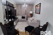 Apartamento à venda com 3 quartos, sendo transformado em 2, podendo reverter novamente, semi mobiliado, reformado, de frente, posição solar: sol manhã e tarde. Living com dois ambientes, com sacada in