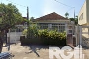 Terreno (11x51m²), para fins comerciais ou residenciais. Em rua com fácil acesso a ônibus e lotação. Localização próxima ao Bourbon Ipiranga, Av. Salvador França, Av. Bento Gonçalves e Av. Ipiranga. A