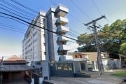 Ótima e ampla cobertura duplex no Jardim Botânico, fundos, com 276m² privativos, de 3 dormitórios e 2 vaga. Possui no andar inferior: sala de estar com lareira, sala de jantar, 3 dormitórios sendo 1 s