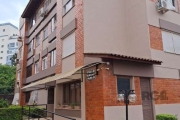 Apartamento térreo,2 dormitórios , com ar condicionado , finamente decorado, com piso em porcelanato classe A, inclusive no banheiro, cozinha com bancada da pia com agua quente, e em mármore e armário