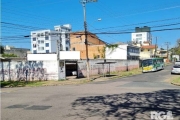 TERRENO DE ESQUINA DESOCUPADO - MEDINDO 11,00m POR 39,16m - TOTALIZANDO 430,76m2 - ACEITO PERMUTA NO LOCAL - PERCENTUAL 17% - ESTUDO PARA 12 ESTÚDIOS e 12 VAGAS DE GARAGEM - PILOTIS + 3 PAVIMENTOS TIP