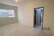 Apartamento térreo com 60m² privativos, de fundos, silencioso, com 2 dormitórios podendo fazer escritório/ estúdio ou deixar a sala mais ampla, 1 banheiro social, 1 cozinha, 1 sala de estar podendo un