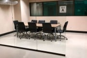 Ampla sala comercial, com 52,12 m2 de área privativa, disponível para 3 ambientes, vista definida ,dutos prontos para splits. Banheiro, piso em porcelanato, com balcão de aramaríeis. Edifício com 3 el