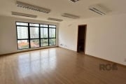 Libertas Imobiliária aluga Conjunto comercial na melhor zona corporativa de Porto Alegre&lt;BR&gt;Imóvel com 50m², bem iluminado e arejado, piso instalado, banheiro social.&lt;BR&gt;&lt;BR&gt;Condomín