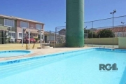 vende casa em condomínio com 03 dormitórios,  01 vaga de garagem, 1 banheiro em cima e outro em baixo..com Pátio  lindo e com piscina, cozinha e área coberta nos fundos com churrasqueira. Localizado e