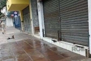 Loja ao lado do antigo Supermercado Nacional, em frente a parada de ônibus e em frente ao colégio Israelita. com 1 banheiro e sem garagem.