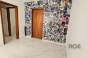 Excelente apto 1 dorm com 43 m2, sala, cozinha, área de serviço separada. &lt;BR&gt;Piso porcelanato recém colocado. Condomínio baixo. Um lance de escada. 5 min a pé da Orla do Gasômetro.