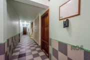 Vendo apartamento 01 dormitório no Bairro Centro Histórico de Porto Alegre.&lt;BR&gt;&lt;BR&gt;Sala com piso lamindo e banheira de Hidromasagem. Cozinha, área de serviço e banheiro com ventilação dire