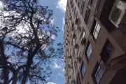 Apartamento 01 dormitório, muito amplo, andar alto - 53,50m² privativos no CENTRO HISTÓRICO. &lt;BR&gt;&lt;BR&gt;Excelente apartamento, diferenciado, amplo com 53,50 m².&lt;BR&gt;Amplo living para 02 