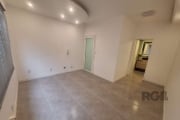 Sala comercial para locação, no bairro Passo D'Areia, desocupada, toda reformada, com rebaixamento de gesso, iluminação, split novo, banheiro decorado, sala de recepção porta acústica. Condomínio com 