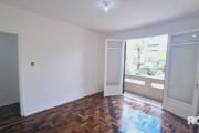 Apartamento de 3 dormitórios  no bairro Petrópolis Porto Alegra /RS&lt;BR&gt;&lt;BR&gt;Imóvel  com peças amplas , com  pátio coberto, com sacada para rua arborizada , piso em parquet, um banheiro, coz