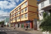 EXCELENTE OPORTUNIDADE - APARTAMENTO DESOCUPADO REFORMADO COM 02 DORMITÓRIOS, SALA, COZINHA, BANHEIRO E LAVANDERIA. ESTACIONAMENTO ROTATIVO. PREDIO COM PORTARIA. ÓTIMA LOCALIZAÇÃO.