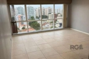 Sala comercial na Av. João Wallig, próximo do Bourbon Country. Sala com piso, luminárias e com banheiro. Está em reforma e possui uma vaga de garagem.