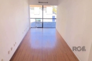 Libertas Imobiliária aluga sala comercial com 67m² no bairro Petrópolis.&lt;BR&gt;&lt;BR&gt;Imóvel com recepção, banheiro, cozinha, dois escritórios. &lt;BR&gt;&lt;BR&gt;Condomínio com elevador, porta