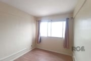 Apartamento de 1 dormitório, 44m² privativos, semi mobiliado, sala, cozinha e área de serviço, bem iluminado e arejado. Moveis no imóvel, moveis da cozinha, armário no banheiro, uma mesa de jantar bas