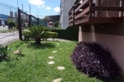 Ótimo apartamento, 1 dormitório com sacada, desocupado, amplo living, cozinha e área de serviço separada, 1 vaga de garagem coberta. Apartamento ensolarado. Edifício pequeno, muito bem localizado.Imóv