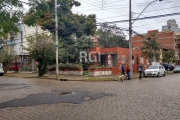 Terreno no Bairro Menino Deus, com 240 m² de área, com 10,10m de frente ao norte na Rua Almirante Gonçalves e 24m da frente ao fundo, ao Sul com a  Rua Barão do Tefé. ESTUDA PERMUTA POR ÁREA CONSTRUÍD