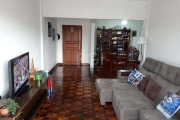 Apartamento  de frente com 3 dormitórios com 145 m² no bairro Cidade Baixa em Porto Alegre/RS. Living 2 ambientes, banheiro social, cozinha, área de serviço, banheiro auxiliar, dependência de empregad