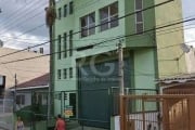 Excelente depósito em ótima localização comercial situado no Bairro Sarandi na cidade de Porto Alegre, totalizando 320m², com área construída, parte inferior de piso frio, 2 banheiros, na superior  o 