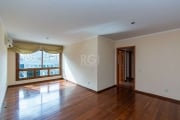 Excelente apartamento 3 dormitórios, 1 suíte, de frente, living 2 ambientes, banho social, copa/cozinha montada, área de serviço separada, dependência de empregada completa, janelas acústicas, entrada