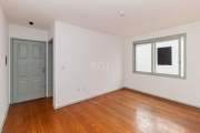 Apartamento no bairro Vila Ipiranga, de 50m². Imóvel com 1 dormitório, sala, cozinha, banheiro, área de serviço e pisos em cerâmica e decorflex. Condomínio com porteiro eletrônico. Localizado na av. D