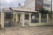 Casa 4 quartos, 1 suíte, 3 vagas de garagem, no bairro Chácara das Pedras, Porto Alegre/RS.   &lt;BR&gt; &lt;BR&gt;Esta encantadora residência oferece um ambiente espaçoso e bem distribuído em dois pi