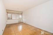 Vende-se excelente apartamento  de 3 dormitórios, sendo 1 suíte, amplo living em 2 ambientes, banho social, copa e cozinha, área de serviço independente e 1 vaga de garagem coberta e escriturada. Préd