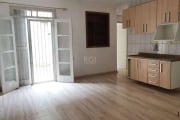 Apartamento de 01 (um) dormitório, no Bairro Santana, imediações da Avenida Bento Gonçalves e Rua Vicente da Fontoura. De fundos, silencioso, com living para 02 (dois) ambientes, piso em laminado, pát