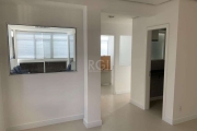 Sala comercial na Getúlio Vargas com 81,92m² privativos, com vaga garagem, portaria, banheiro .Imóvel todo reformado, pintura nova e porcelanato e semi mobiliado Condomínio com salão de festas e ótima