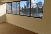 Sala comercial desocupada, acarpetada e com iluminação  de teto, , sol a tarde, banheiro , prédio excelente a 50 metros da Av. Goethe, próximo ao Parcão, prédio com portaria em horário comercial, 2 el