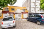 Apartamento localizado no bairro Vila Jardim, com 55m² no 2º andar. Imóvel com 1 dormitório, sala de estar/jantar, cozinha, banheiro social, área de serviço, e pisos em cerâmica. Condomínio dispõe de 