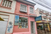 Casa com 2 pavimentos para fins comercial ou residencial no bairro Santana. Parte superior com sacada, 2 salas, 1 dormitório, 1 banheiro com ampla cozinha. Na parte inferior living ambiente, 2 salas, 