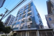 Apartamento de dois dormitórios, dependência de empregada e garagem no bairro Menino Deus em Porto Alegre. &lt;BR&gt;Living com dois ambientes, banheiro social, cozinha, área de serviço e dependência 