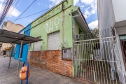 Existe uma casa neste terreno, que precisa de reformas, porem o que vale é o terreno, localizado em rua movimemntada