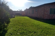 Terreno medindo  20 x 37, possui  uma casa no terreno com 7 peças e 4 banheiros que pode servir para moradia. Agende já sua visita.