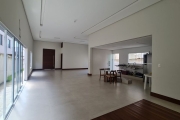 Casa em cond. c/ 500m² de terreno!!