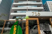 Apartamento à venda em Alphaville Salvador 1: 56m², 1 suíte, sala, varanda com vista lateral para praça, segurança 24h