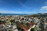 Apartamento totalmente reformado, com linda vista para o mar, 2 vagas de garagem e lazer completo.