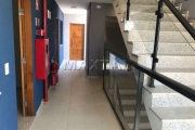 Apartamento à venda na Vila Nivi, sacada com churrasqueira, a 450 metros da Avenida Guapira.