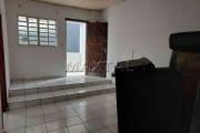 Casa com 40m²,  1 dormitório, cozinha, 1 banheiro e varanda. Vila Gustavo.