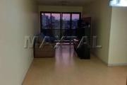 Apartamento À venda de 117m², com 3 dormitórios, 1 suíte, 2 banheiros e 1 vaga.