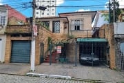 Casa com 3 dormitórios, 2 banheiros  mais quarto grande nos fundos, quintal e 2 vagas.