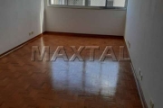 Apartamento para locação em Santana com 2 dormitórios, sala ampla, cozinha com armários.