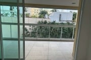 Apartamento de 107m², com 3 dormitórios, 3 suítes, 5 banheiros e 3 vagas de garagem.