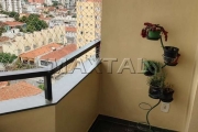 Apartamento 75m² à venda Santa Teresinha, 3 dormitórios, sala com sacada, 2 banheiros e 1 vaga.