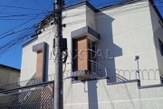 Casa de 49m² em condomínio fechado, 2 quartos, sala, cozinha, banheiro, área de serviço e 1 vaga.