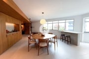 O Seu Refúgio de Luxo no Batel: 197m² Totalmente Reformado com 4 Quartos e Área Gourmet